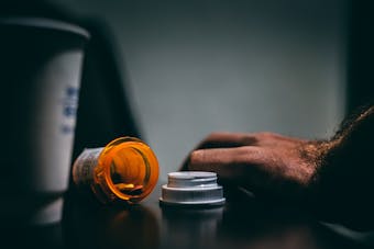 Uso excesivo de benzodiacepinas en población adulta mayor: implicaciones psicológicas y dependencia